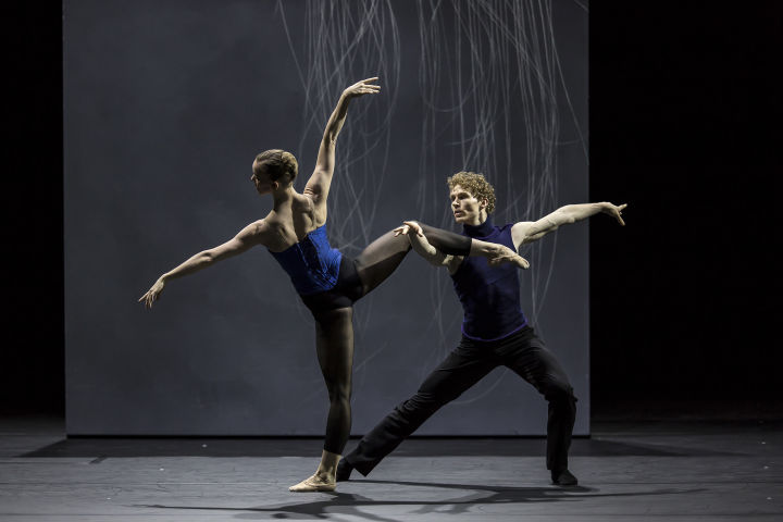 Ballett Zürich performing The Seventh Blue. Photography by Gregory Batardon.